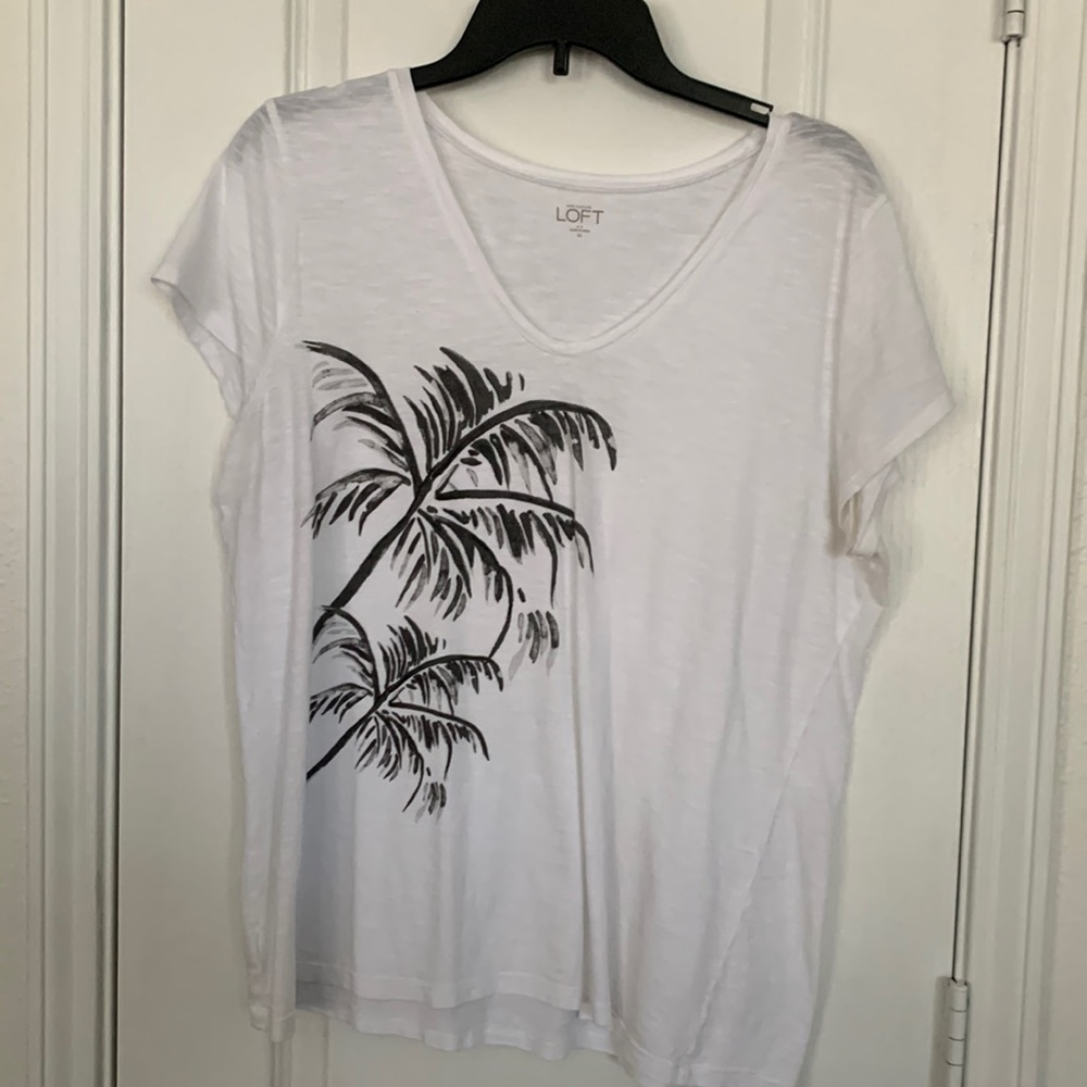 Women size XL V-Neck Tee
